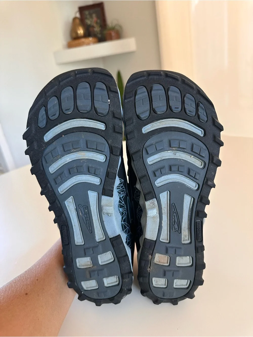 ALTRA superior 4.5 gator trap athletic women’s size 7.5 black/blue